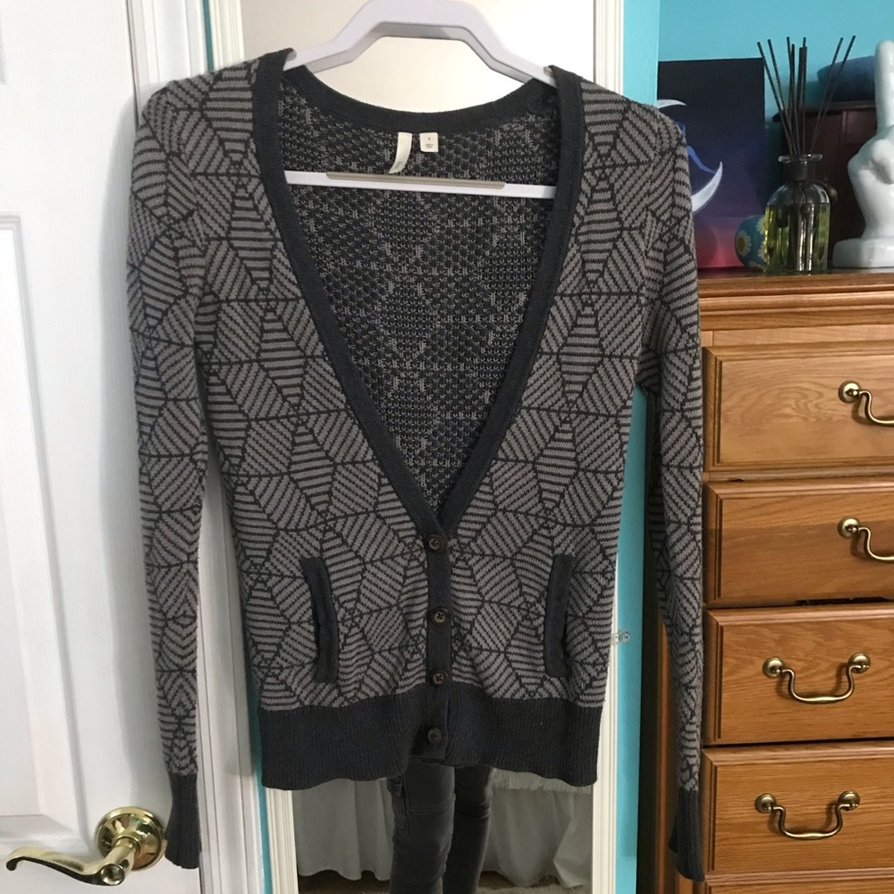 Gray Patterned Cardigan - image 6